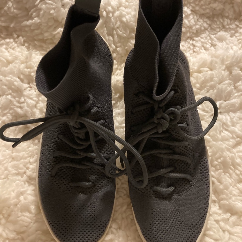 Womens Size 7 J/Slides Knit/Spandex High Top Tennis Shoe Pre-Owned